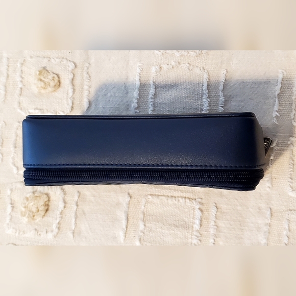 Missoni Navy Blue Chevron Zip Travel Case, Lined, Branded Zip Pull, Never Used - Picture 9 of 12